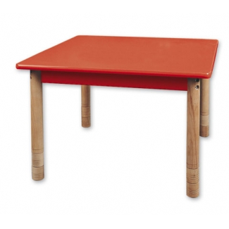 Vierkante lage tafel met een rood blad