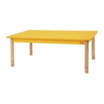 Rechthoekige lage tafel met een geel blad