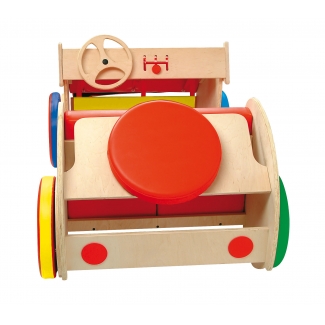 Houten auto voor een speelhoek