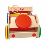 Houten auto voor een speelhoek